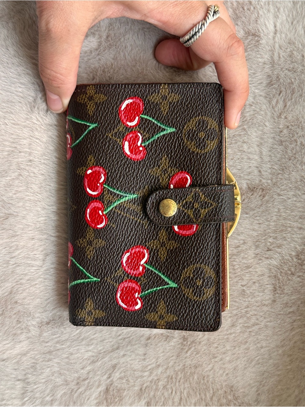 Authentic Louis Vuitton Monogram Kisslock Wallet with Hand-Painted Cherries 🍒 - Picture 5 of 17